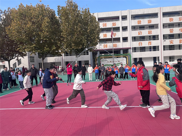 高空跳绳比赛，锻炼反应力与协调性的简单介绍